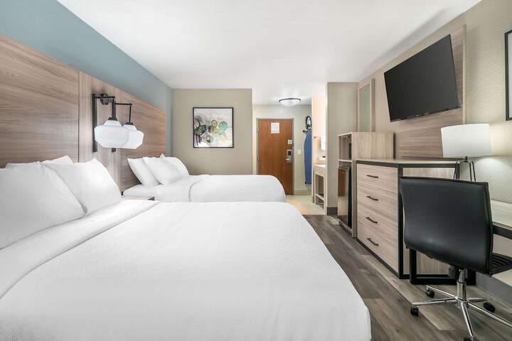 Queen Bed Accessible (1 of 14)
