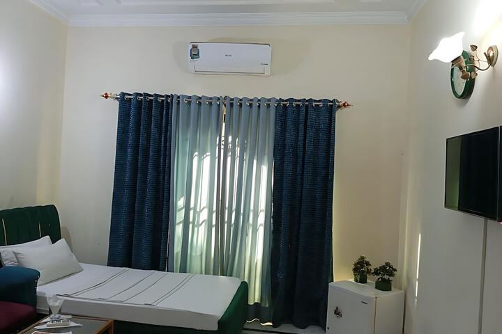 Room 13 of 17