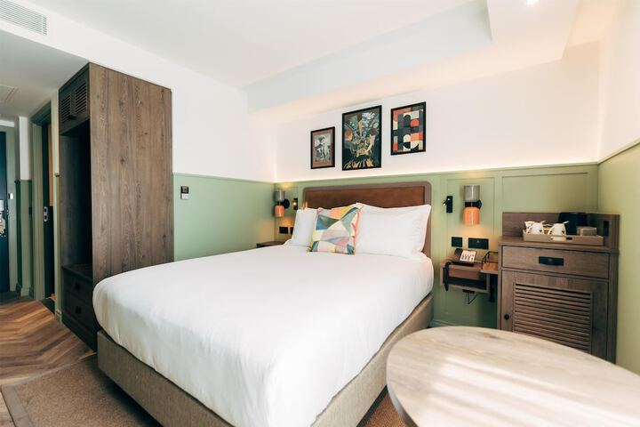 Room 15 of 53
