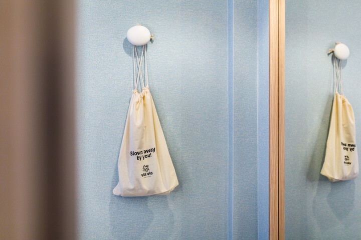 Room 28 of 65