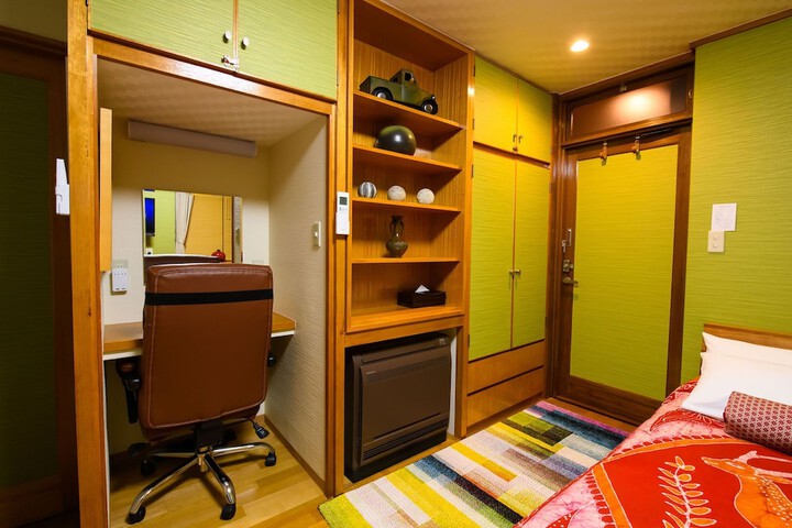 Room 15 of 22