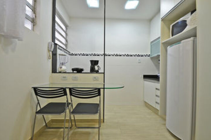 Room 10 of 12