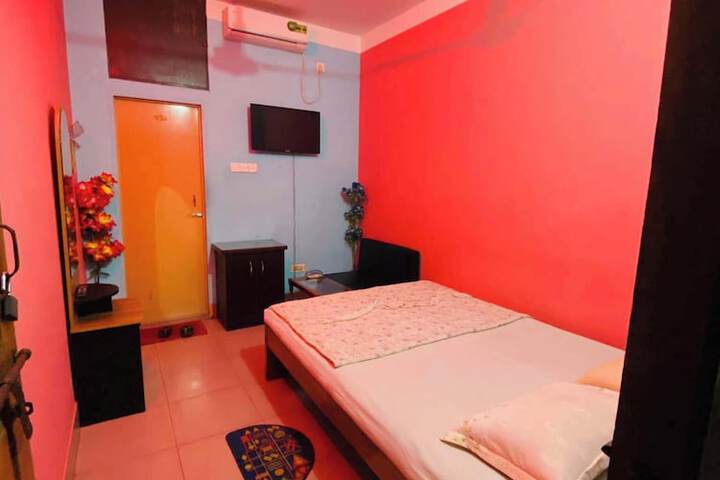 Room 13 of 37