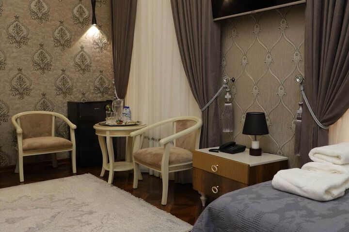 Room 8 of 23
