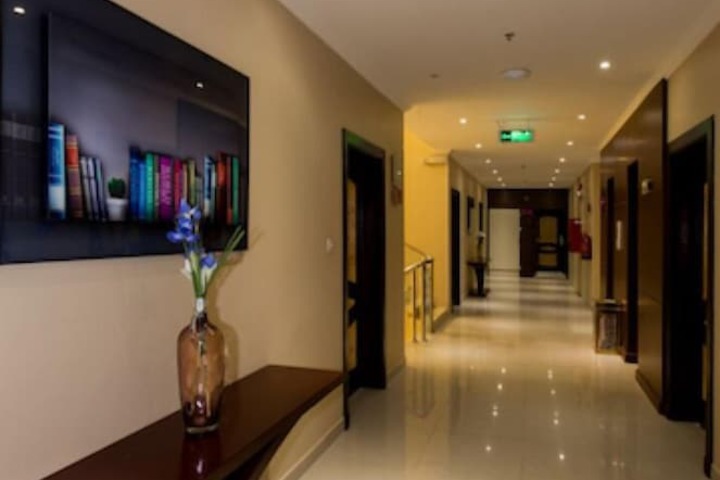 Ballroom/Hall 25 of 28