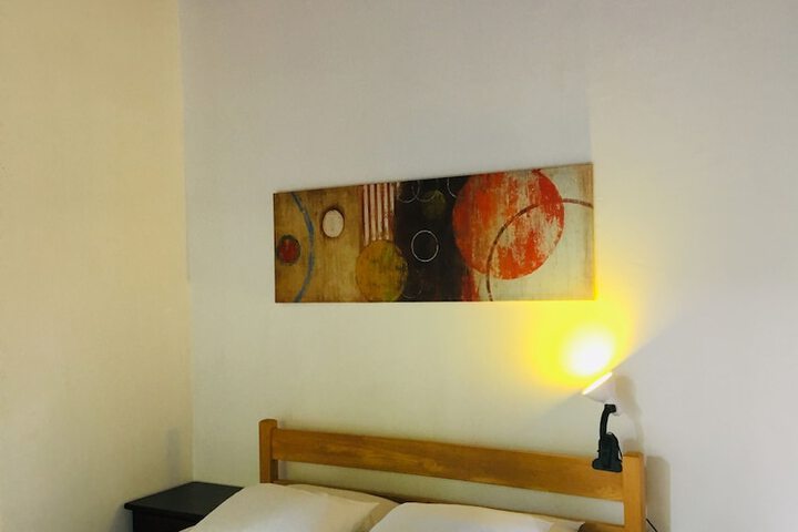 Room 5 of 32
