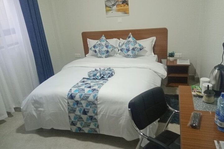 Room 9 of 29