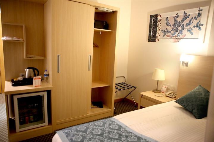Room 5 of 34