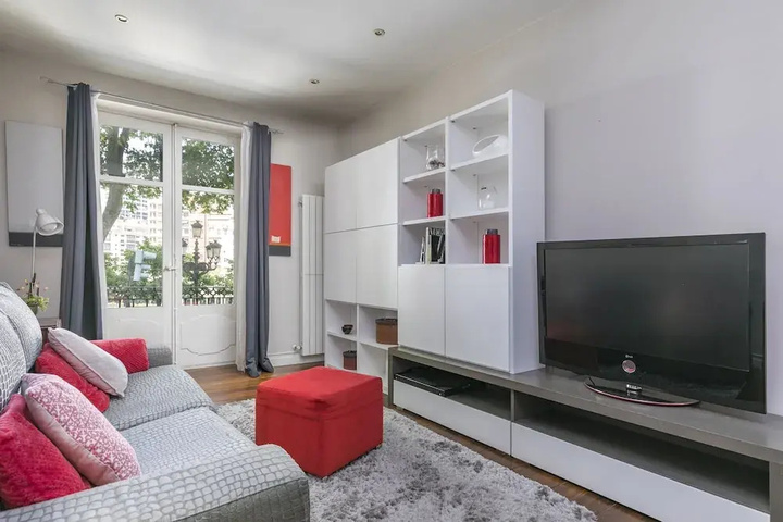 Room 2 of 18