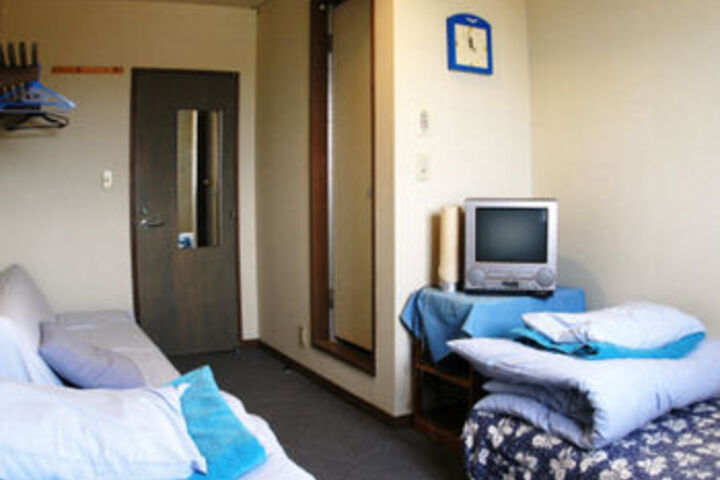 Room 4 of 5