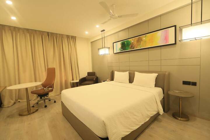 Room 3 of 28