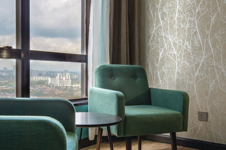 Room 32 of 41