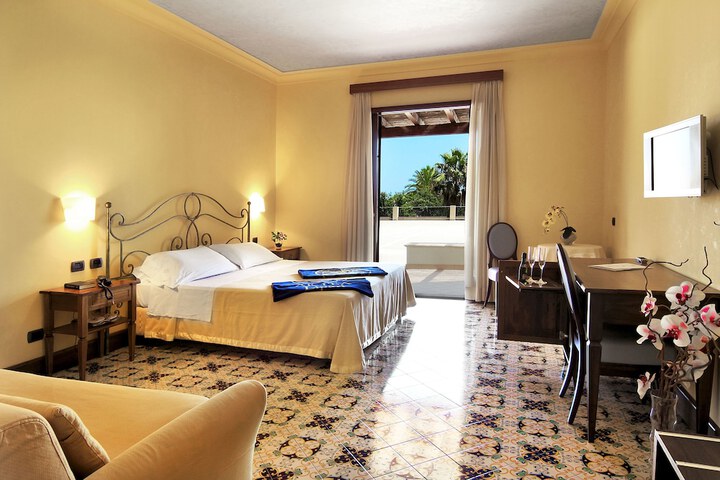 Room 4 of 95