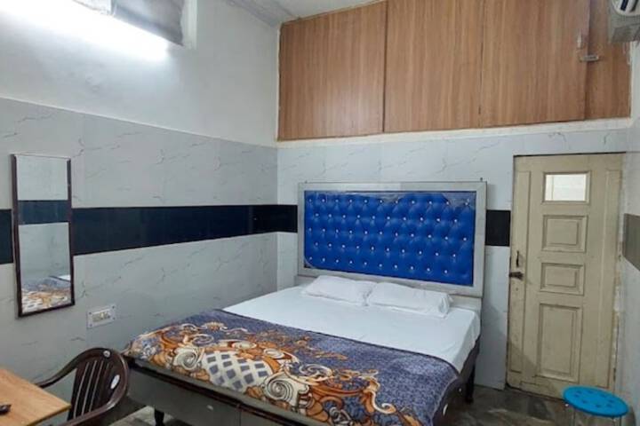 Room 7 of 10