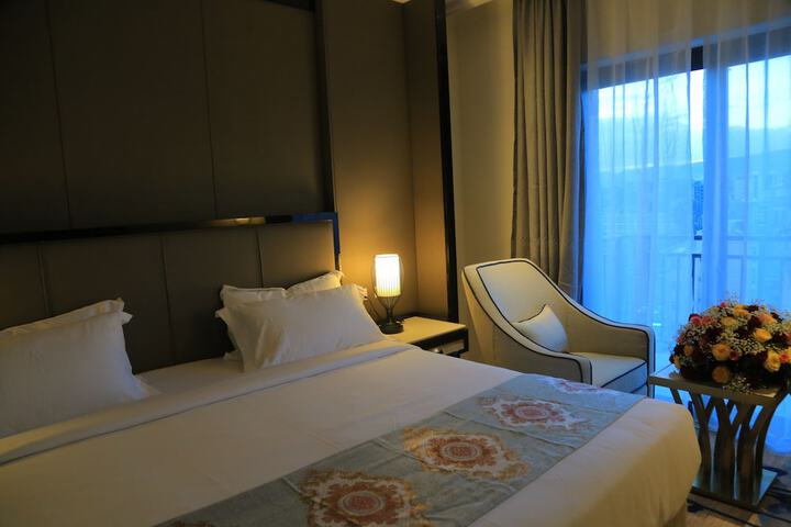 Room 7 of 33