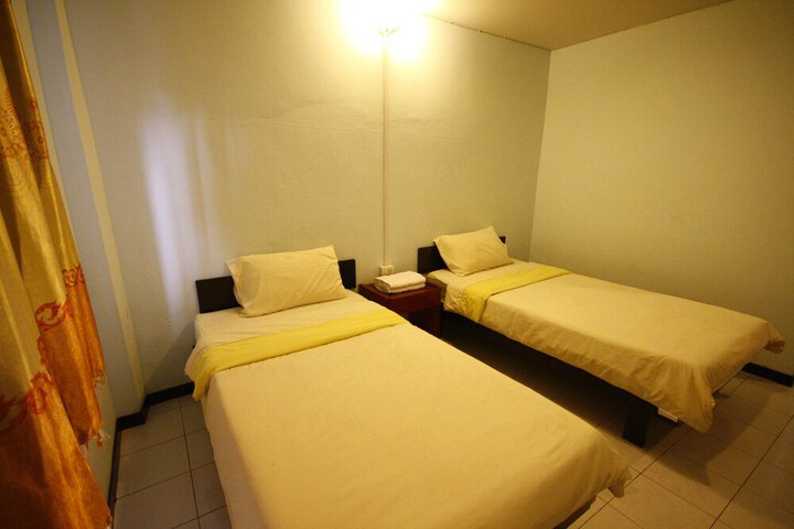 Room 8 of 19
