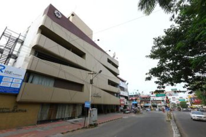 OYO 5319 Hotel Navaratna
