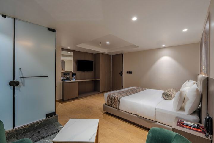 Room 21 of 35