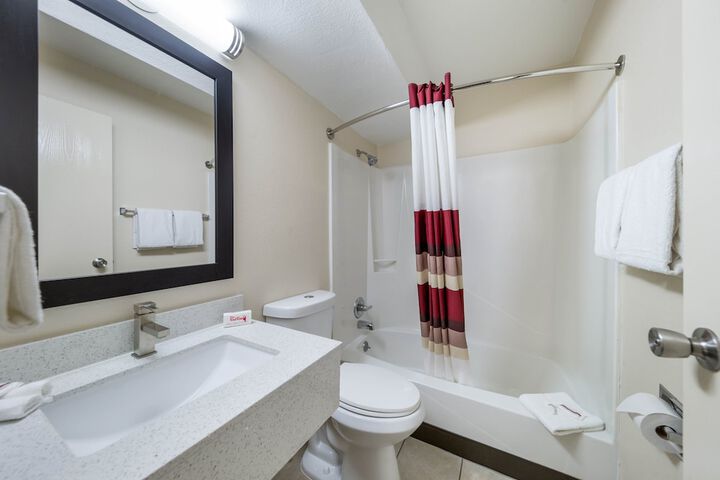 ADA Accessible Deluxe King (8 of 23)