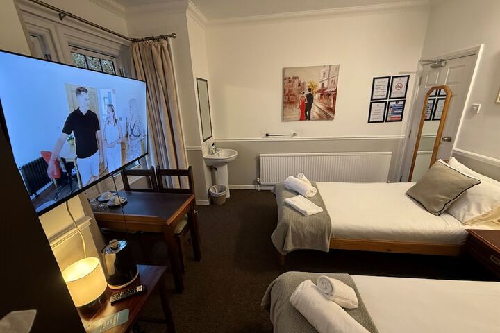 Room 27 of 72