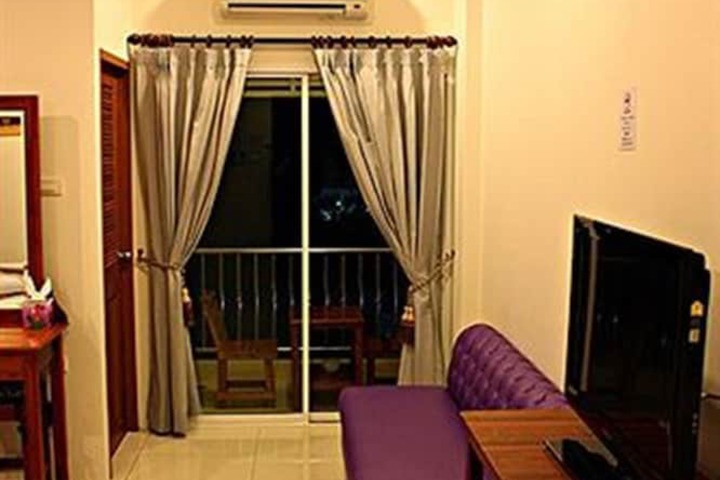 Room 17 of 38