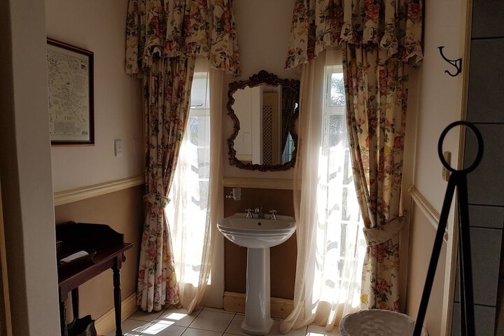 Room 33 of 61