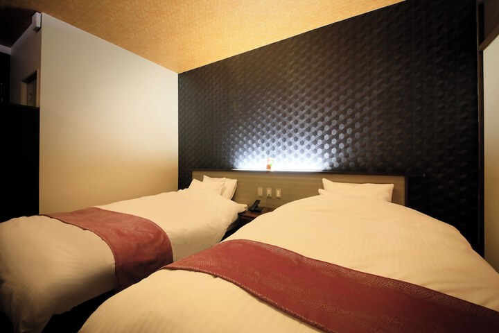 Room 11 of 35