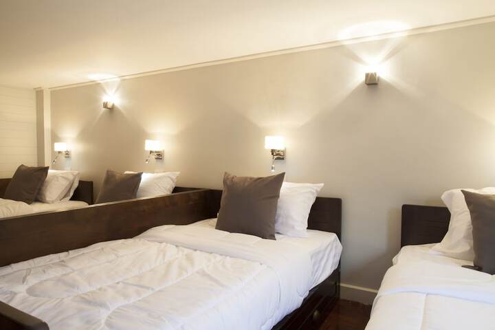 Room 2 of 32