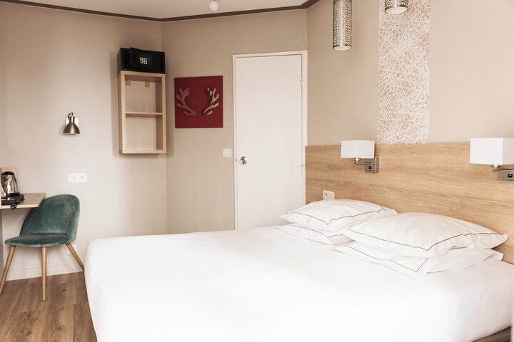 Room 3 of 37