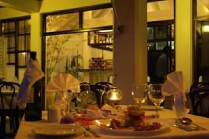 Dining 16 of 19