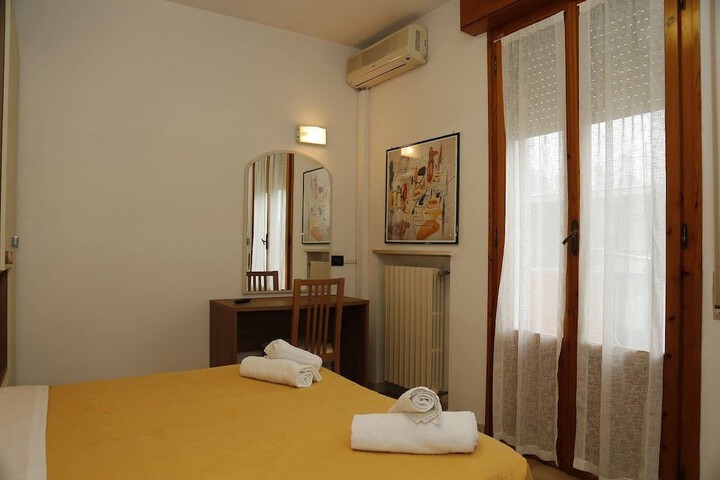 Room 13 of 43