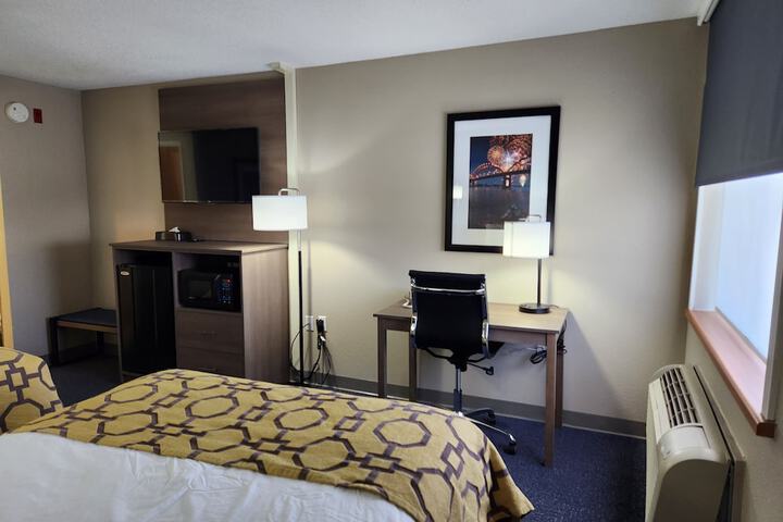 Standard Room, King or Two Doubles (2 of 12)