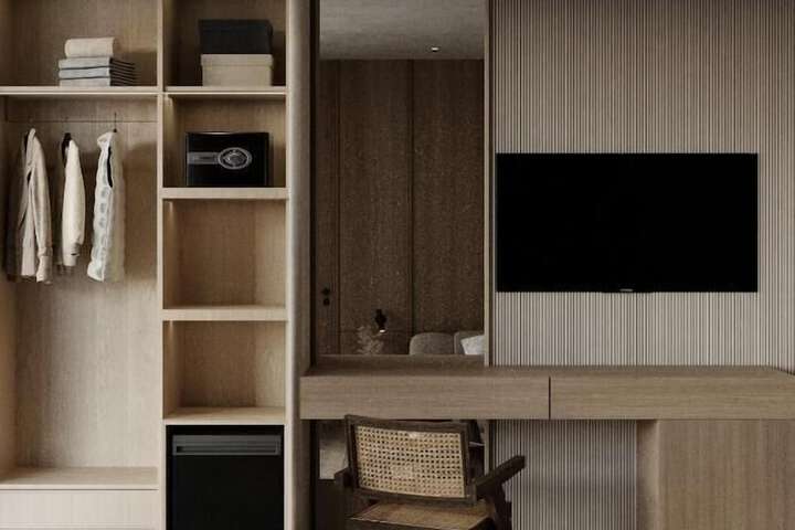 Room 7 of 165