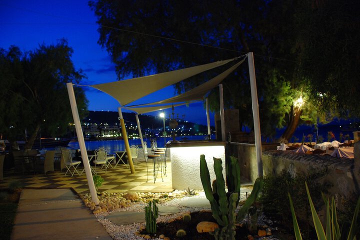 Lounge 19 of 28