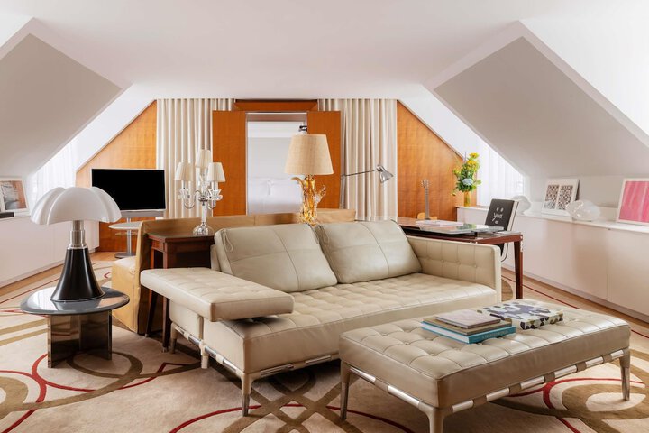Room 42 of 261