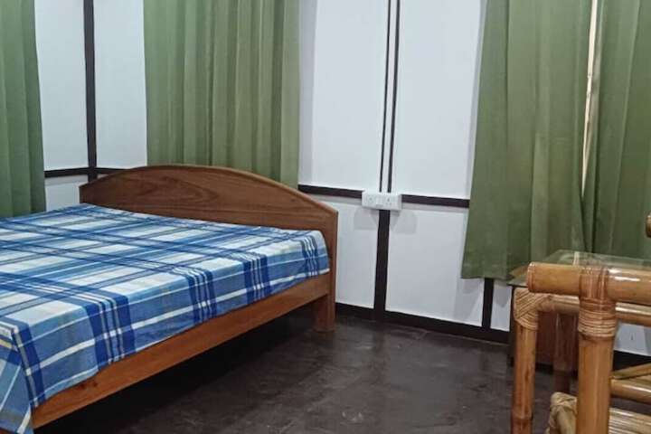 Room 4 of 12