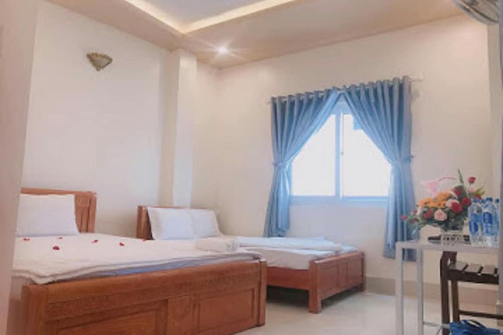 Room 5 of 20