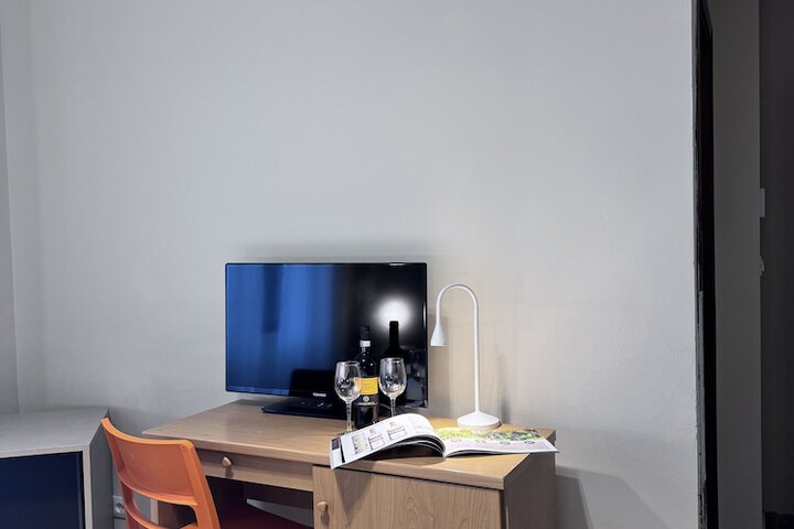 Room 3 of 33