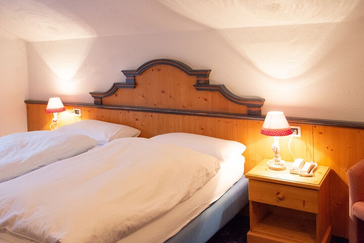 Room 15 of 40