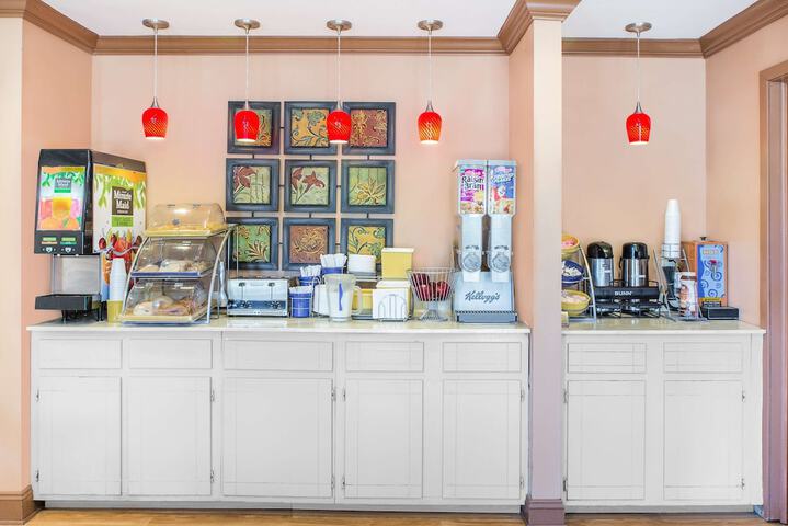 Breakfast/Coffee Service 23 of 33