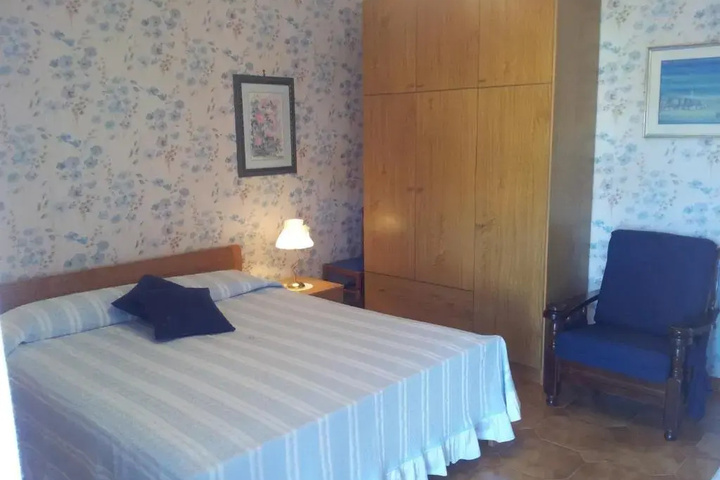 Room 2 of 11