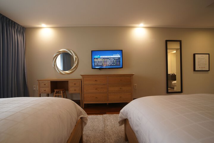 Room 4 of 35