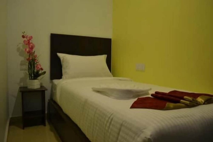 Room 16 of 32