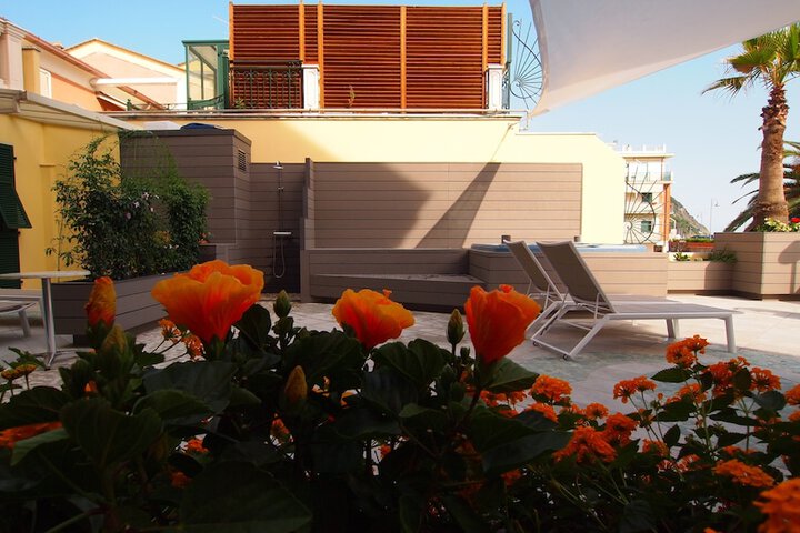 Sundeck 37 of 42