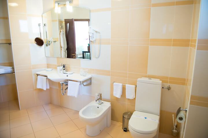 Room 6 of 42
