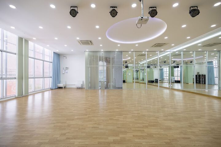 Ballroom/Hall 144 of 159