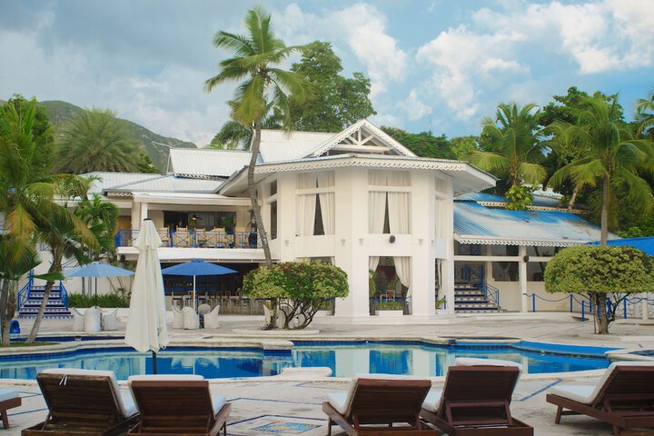 Hotel Pool