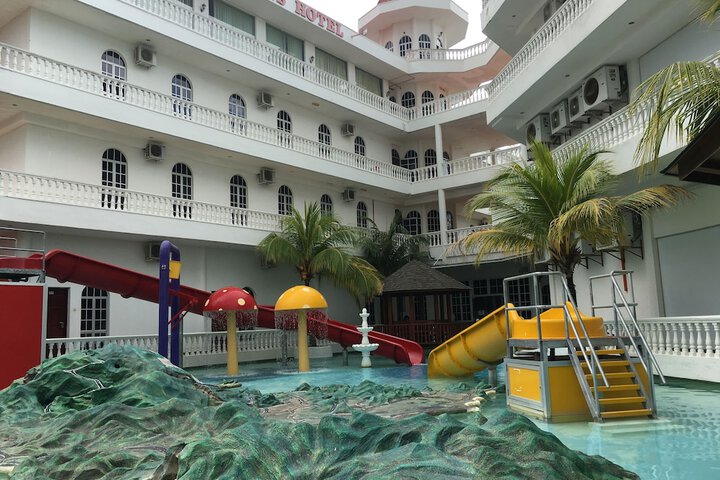 Pool Hotel
