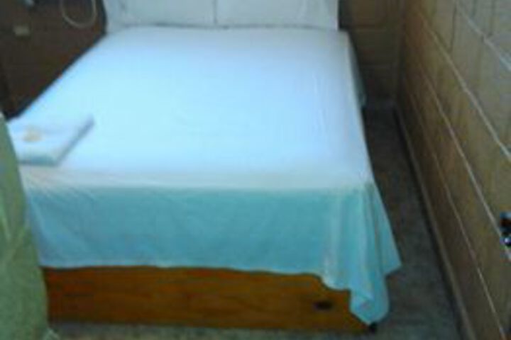 Room 4 of 6