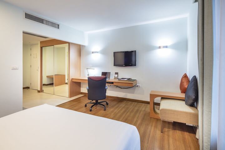 Room 8 of 43
